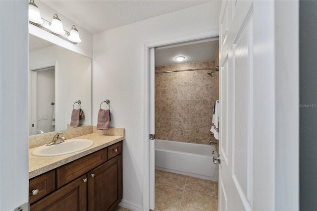 bathroom with vanity and tiled shower / bath