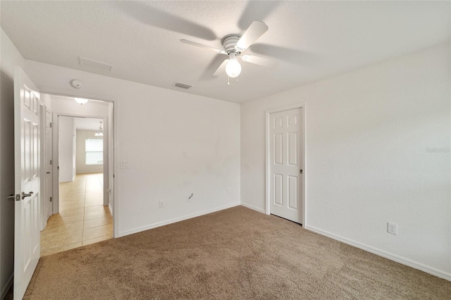 carpeted empty room featuring ceiling fan