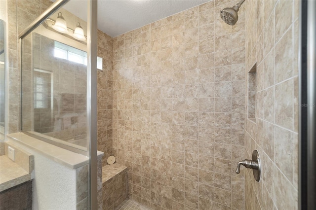 bathroom featuring a tile shower