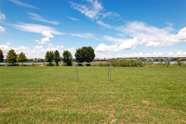 view of yard featuring a water view