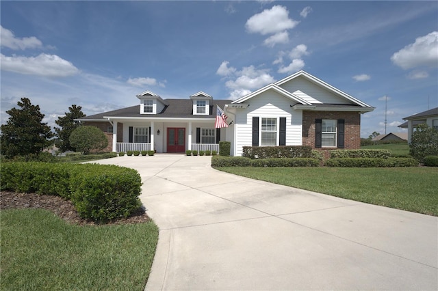 view of front of property featuring covered porch and a front yard