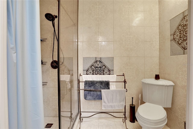 bathroom with toilet, tile walls, and a shower with shower curtain