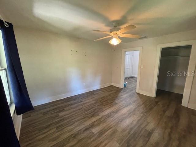 unfurnished bedroom with dark wood-type flooring, ceiling fan, and a closet