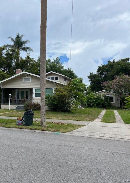 view of front of house featuring covered porch and a front yard