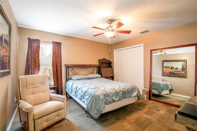 bedroom with carpet, ceiling fan, a textured ceiling, and a closet