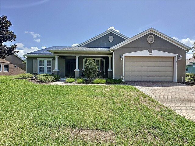 view of front of house featuring a garage and a front yard