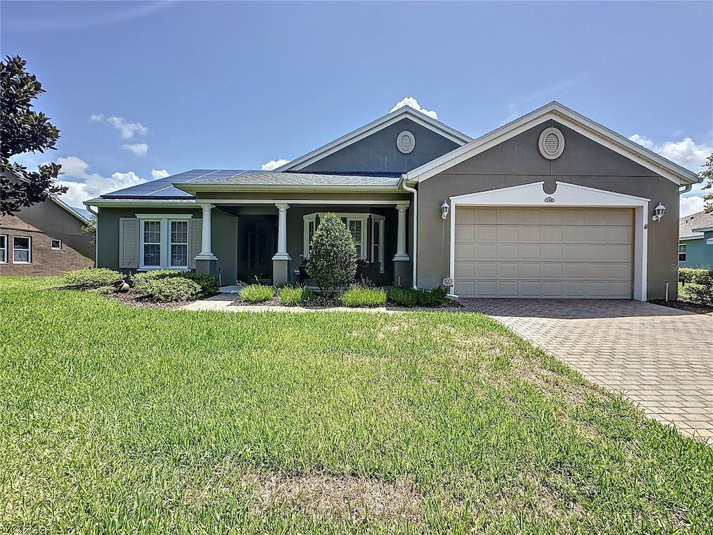 view of front facade featuring a garage and a front lawn