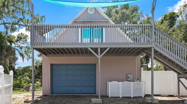 view of front facade featuring a garage