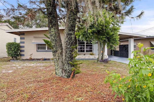 view of front of home with a carport