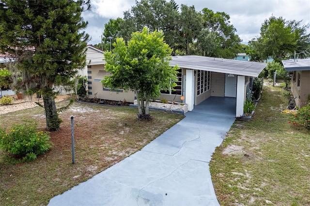 view of front facade featuring a carport