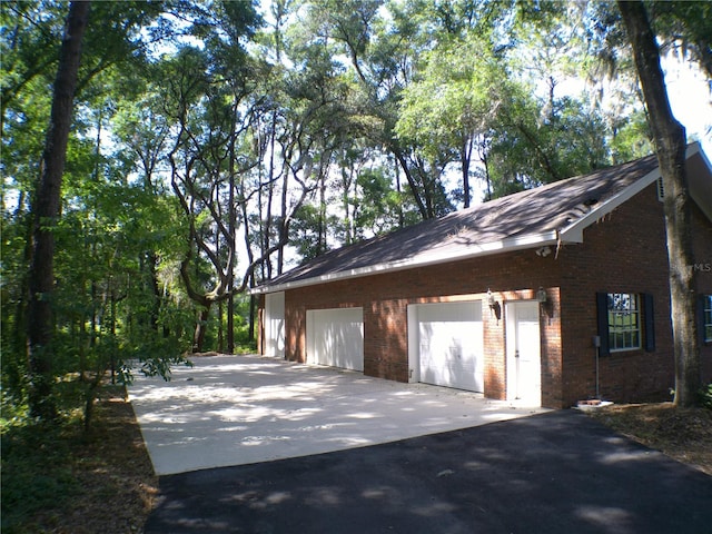 view of side of property featuring an outdoor structure and a garage