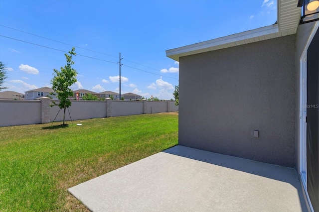 view of yard featuring a patio