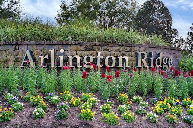 view of community / neighborhood sign