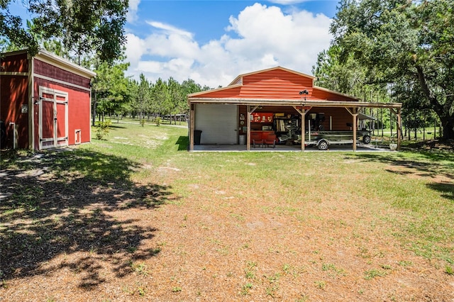 view of yard with an outdoor structure