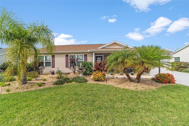 view of front of home featuring a front lawn