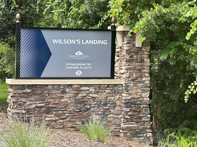 view of community / neighborhood sign