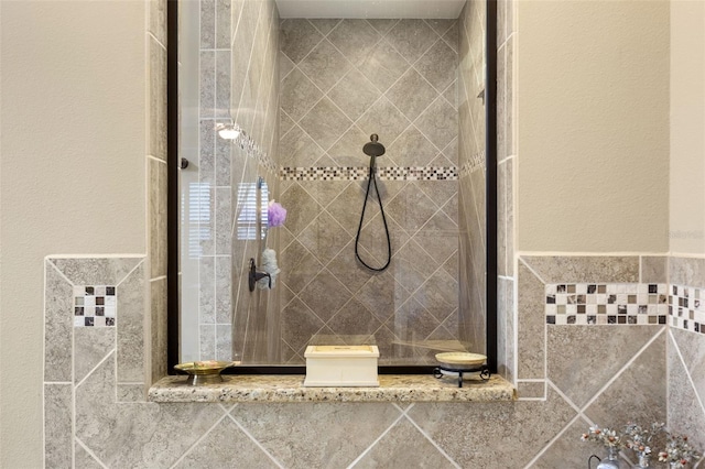 bathroom with a tile shower