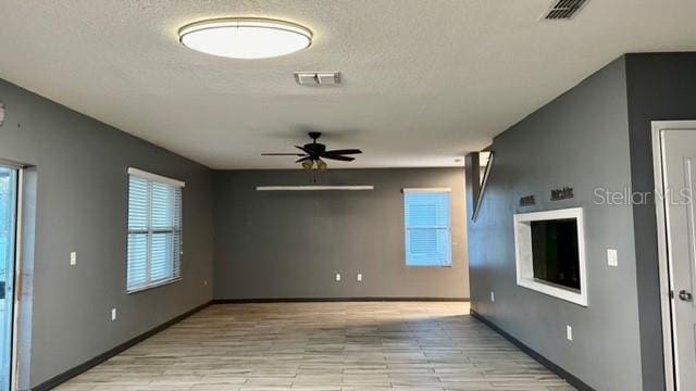 empty room with ceiling fan