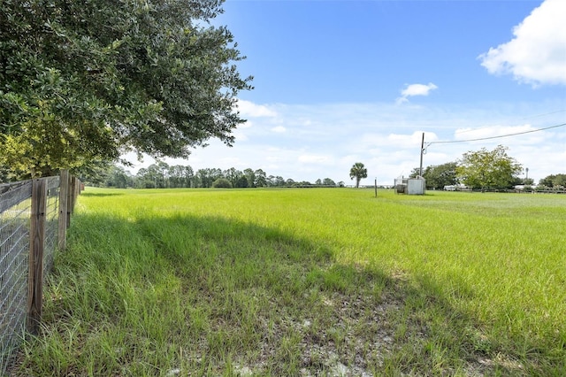 view of yard featuring a rural view