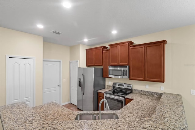 kitchen featuring sink, appliances with stainless steel finishes, and kitchen peninsula