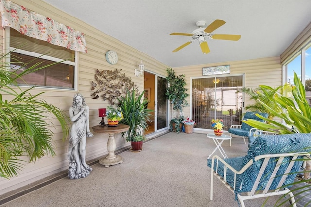 sunroom with ceiling fan