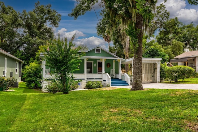 view of front of home with covered porch and a front lawn