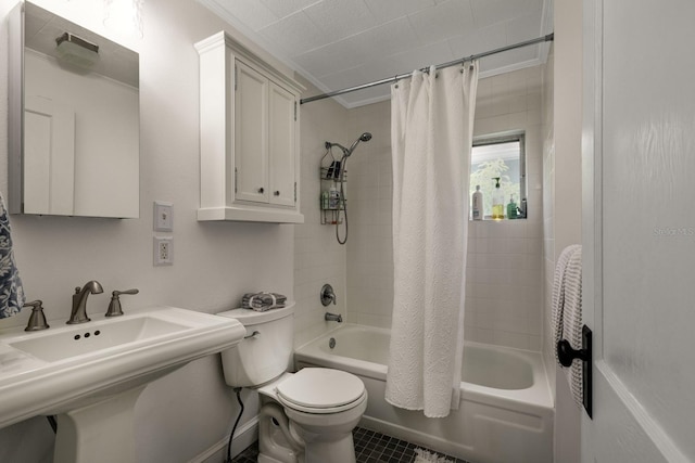 full bathroom featuring shower / bath combo, toilet, ornamental molding, and sink