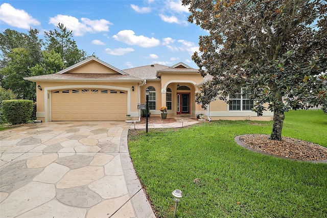 view of front of property featuring a front yard and a garage