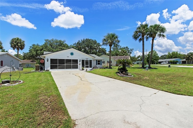 ranch-style home featuring a front lawn