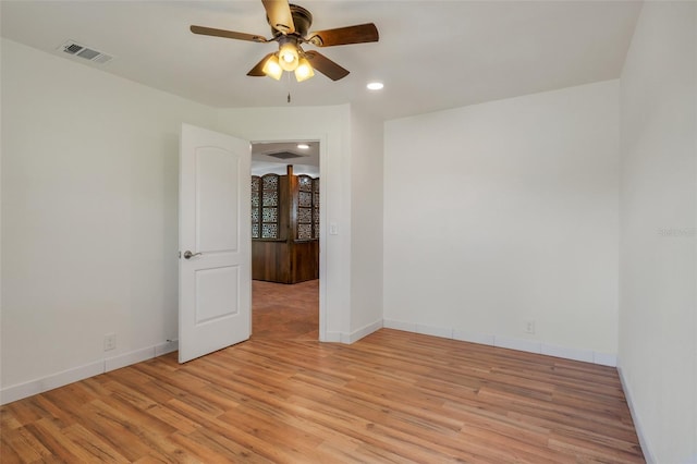 unfurnished room featuring recessed lighting, visible vents, light wood-style flooring, ceiling fan, and baseboards