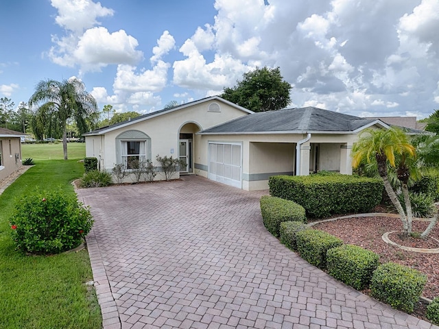 single story home featuring a front lawn