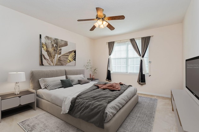 bedroom with ceiling fan