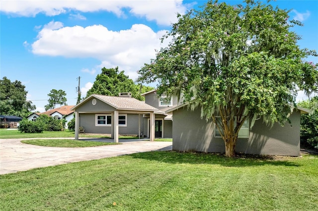 view of front facade featuring a front yard