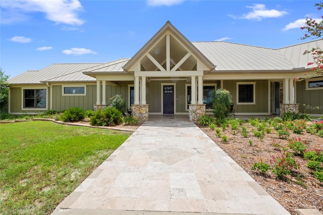 view of front of home featuring covered porch and a front yard