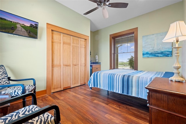 bedroom with ceiling fan, dark hardwood / wood-style flooring, and a closet