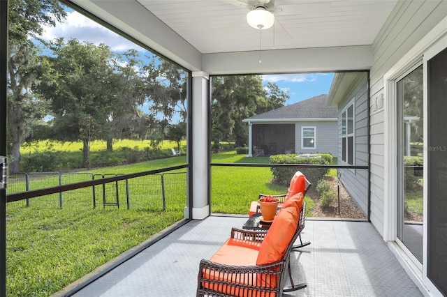 sunroom featuring ceiling fan