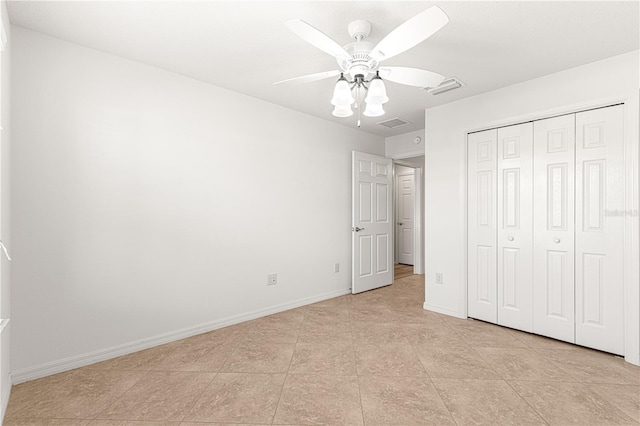 unfurnished bedroom with ceiling fan and a closet