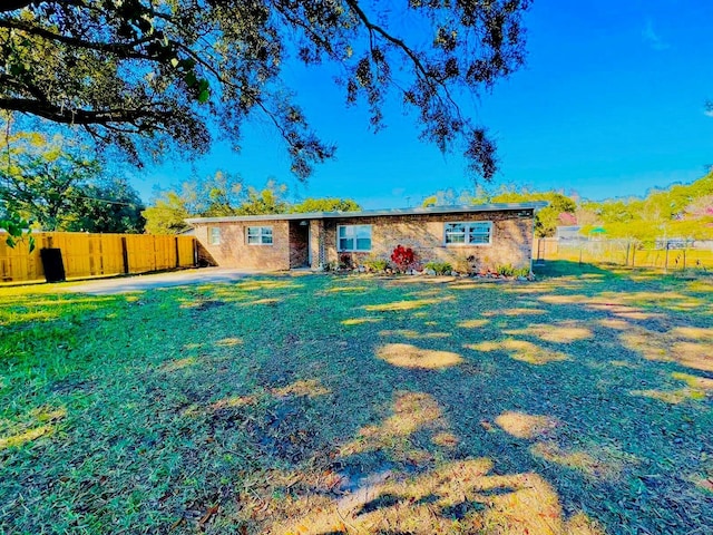 ranch-style home with a front yard