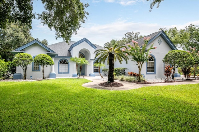 view of front facade with a front lawn