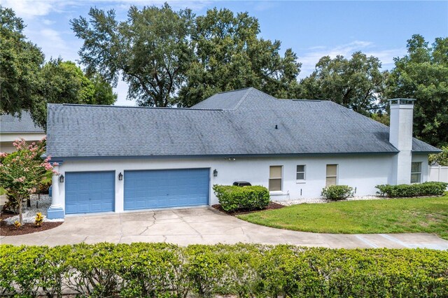 view of front facade featuring a garage and a front lawn