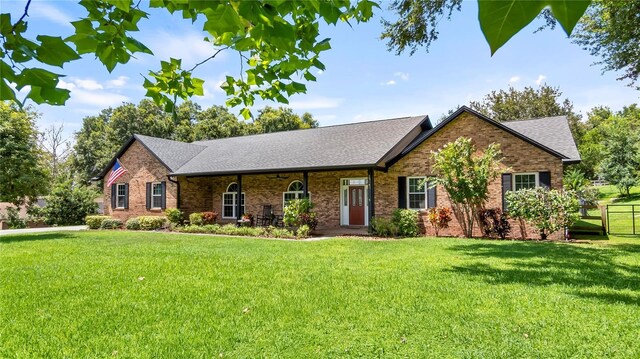 single story home with a front yard