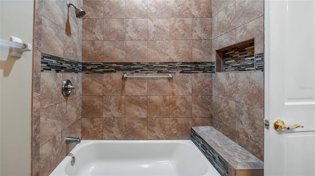 bathroom featuring tiled shower / bath combo