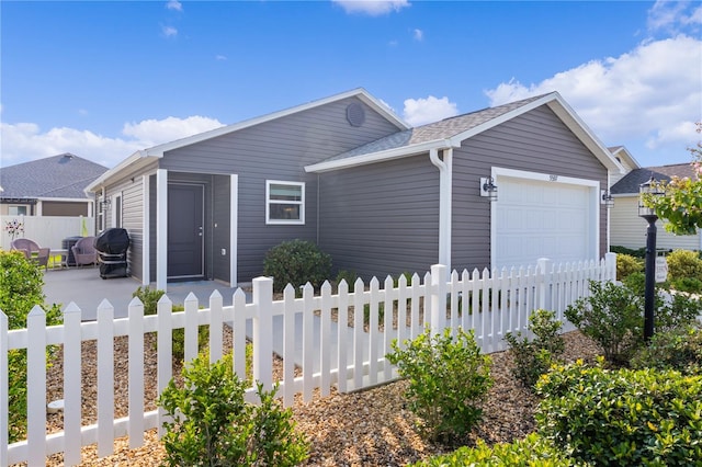 view of front facade featuring a garage