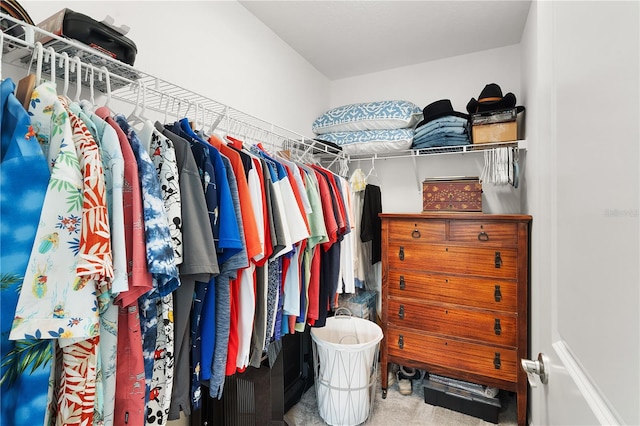 walk in closet featuring carpet