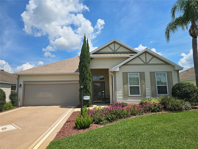 view of front of house featuring a front lawn and a garage