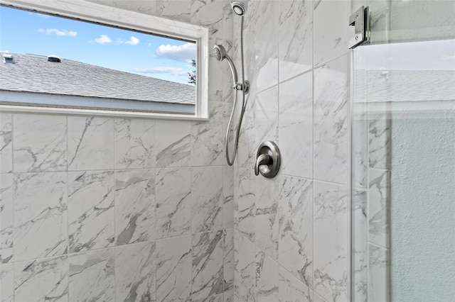 interior details with a tile shower