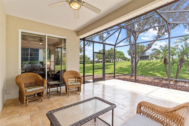 sunroom with ceiling fan