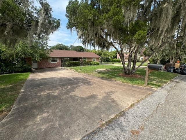 ranch-style house with a front yard