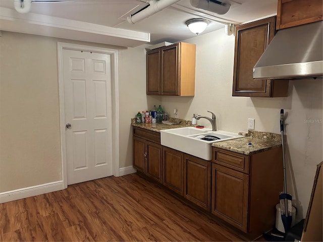 2524 Good Homes Rd, Orlando, FL 32818 - kitchen featuring under cabinet range hood, a sink, dark wood finished floors, and baseboards