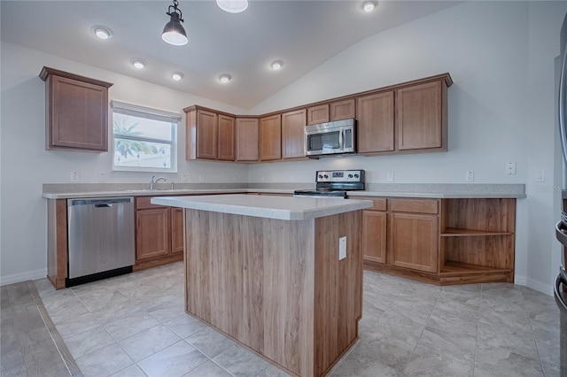 kitchen featuring a center island, sink, hanging light fixtures, stainless steel appliances, and lofted ceiling